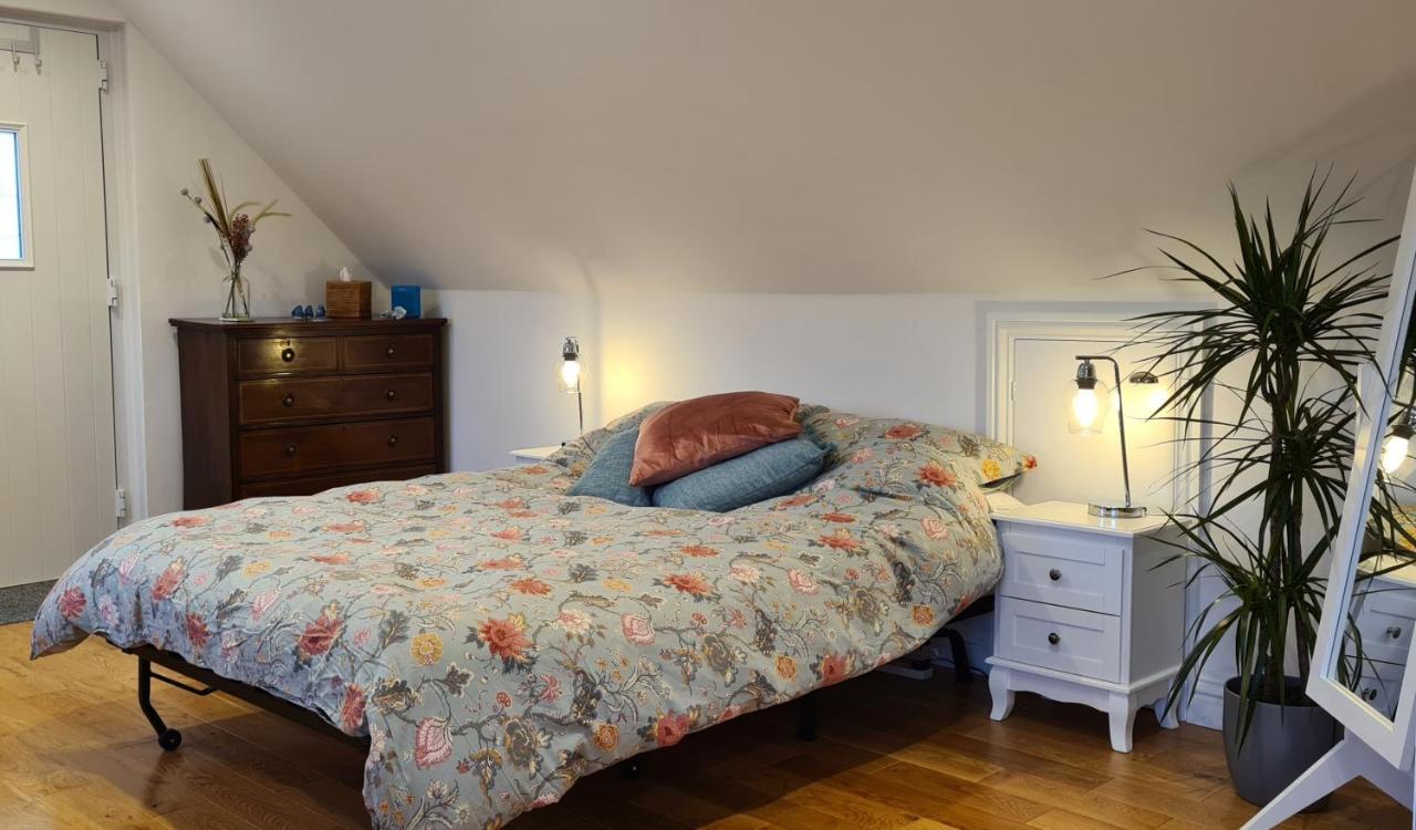 The Hideaway - Village Retreat With Woodland Views Smeeth Екстериор снимка